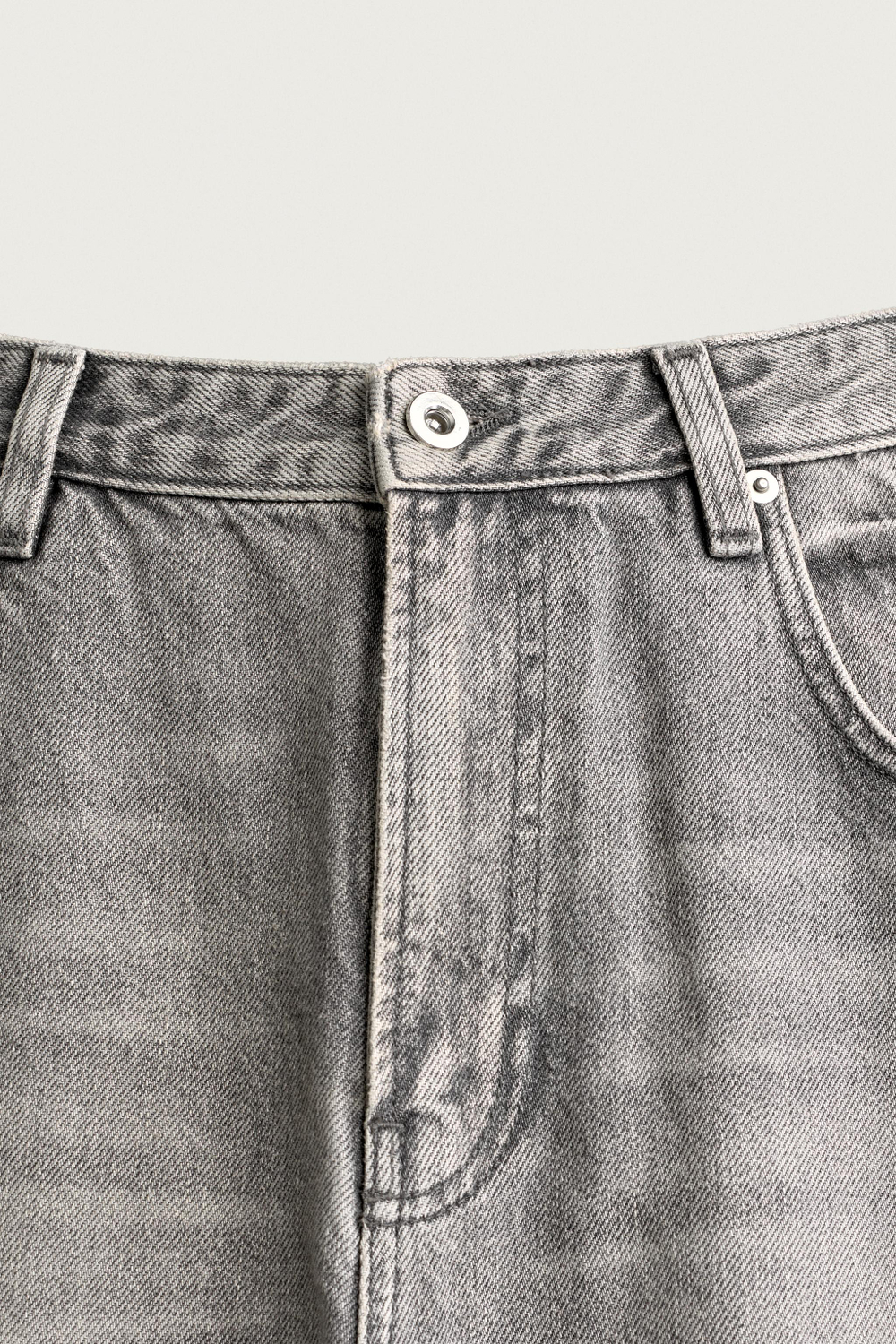 РАСКЛЕШЕННЫЕ ДЖИНСЫ С РАЗРЕЗАМИ — ZARA
