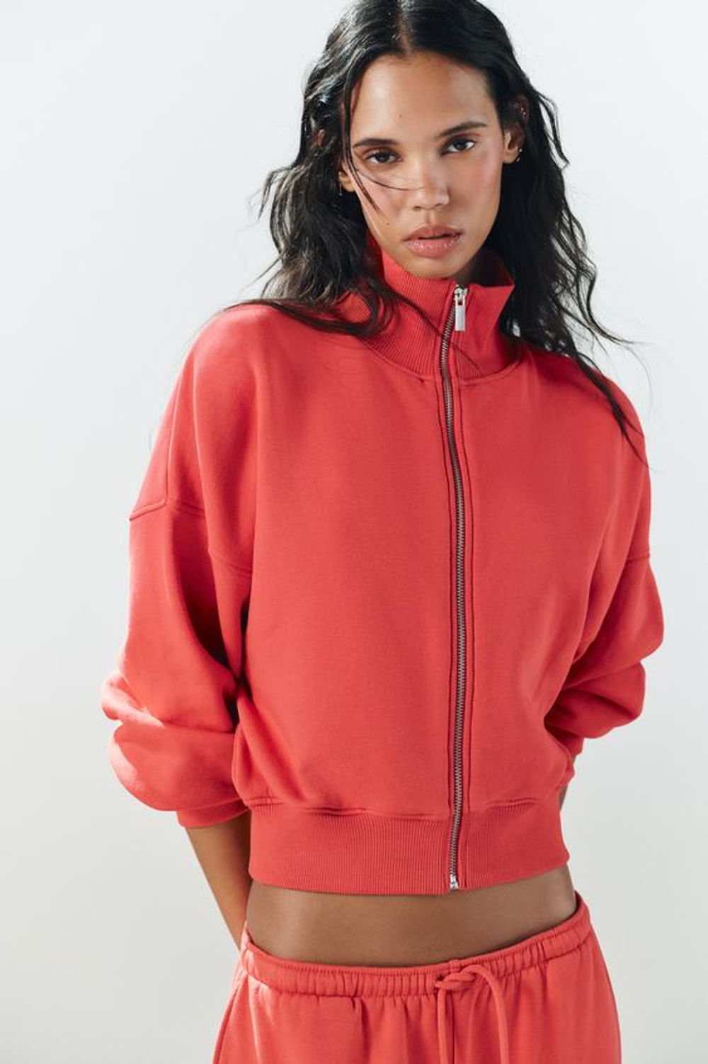 ZARA БРЮКИ-ДЖОГГЕРЫ ИЗ МЯГКОЙ ТКАНИ, КРАСНЫЙ