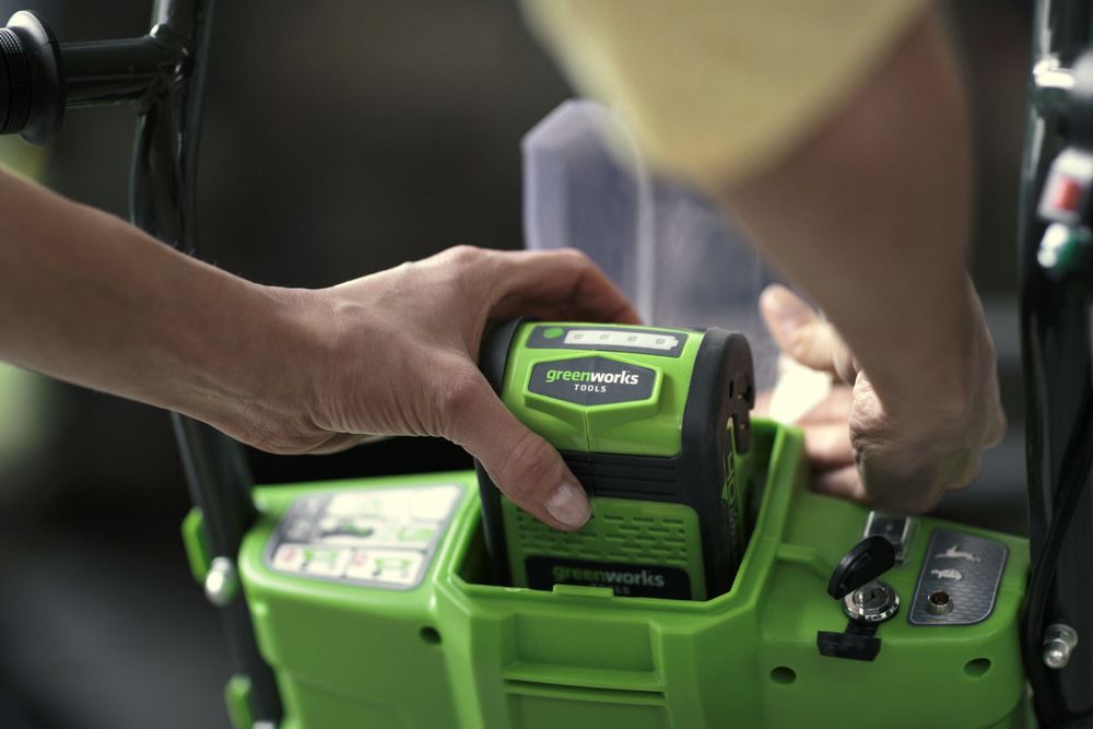 Аккумуляторная самоходная садовая тележка Greenworks G40GC, 7400007,40v, 106 л, без АКБ и ЗУ