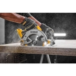 Дисковая (циркулярная) пила DeWalt DCS570P2-QW