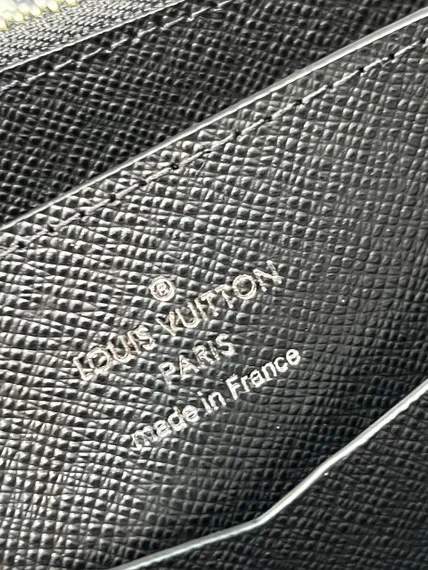 Портмоне Louis Vuitton Zippy XL Taiga Black