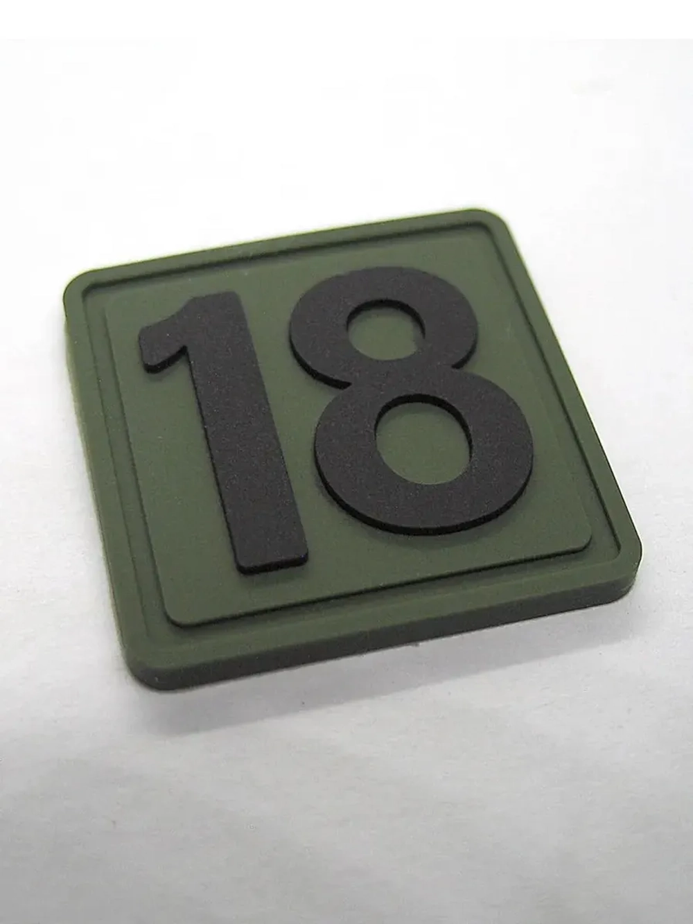 Шеврон на липучке "18" Внимание! Размер 2.5х2.5 см