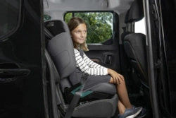 Автокресло 2/3 Britax Roemer Discovery Plus 2 Space Black, от 3,5 до 12 лет ,15-36 кг (100 - 150 см)