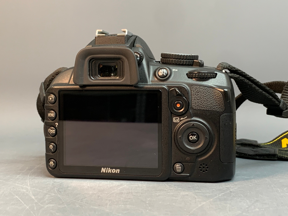 Nikon D3100 kit 18-55mm 2.300 кадров