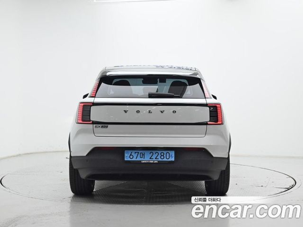 Volvo EX30 — 2025