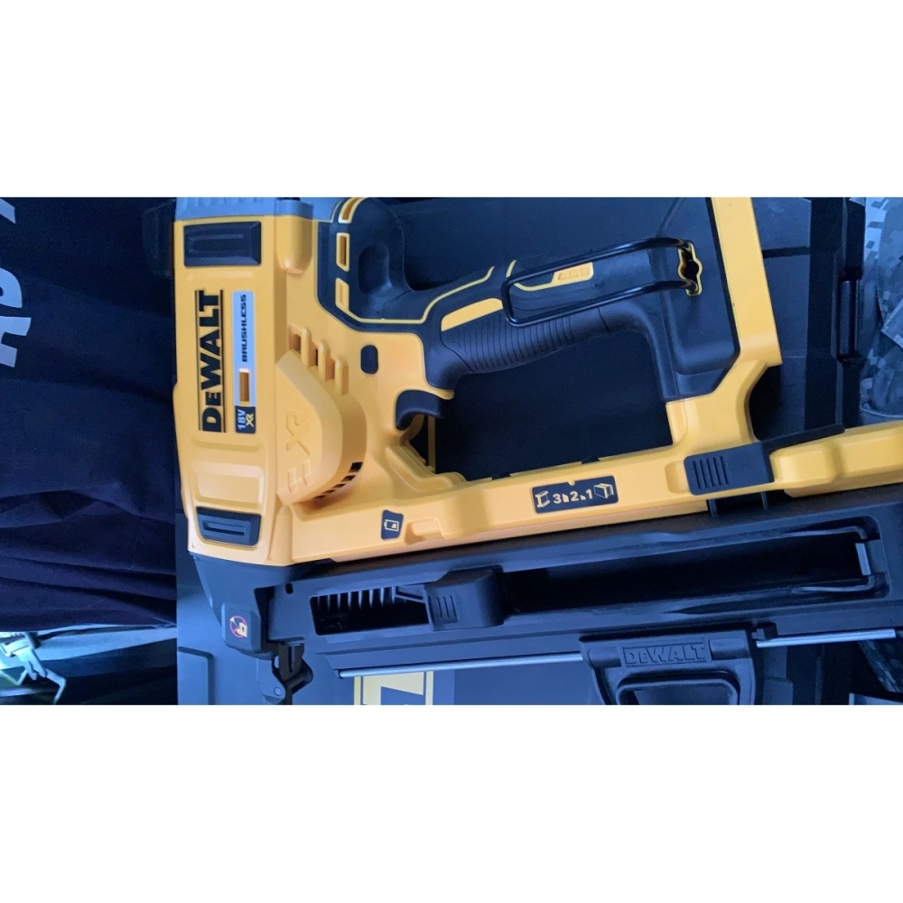 Пистолет монтажный DeWalt DCN890N
