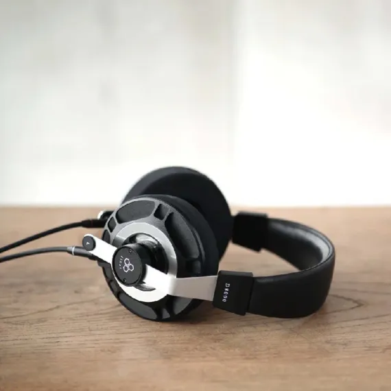 Final Audio D8000 Black