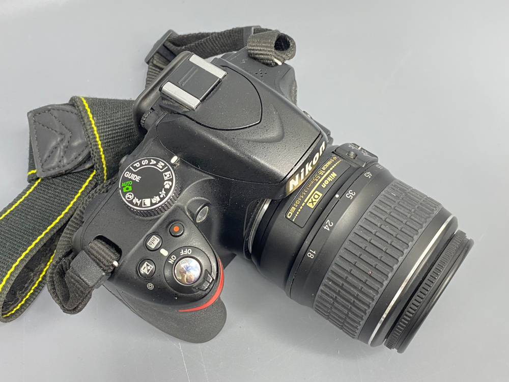 Nikon D3200 kit 18-55mm 16.000 кадров