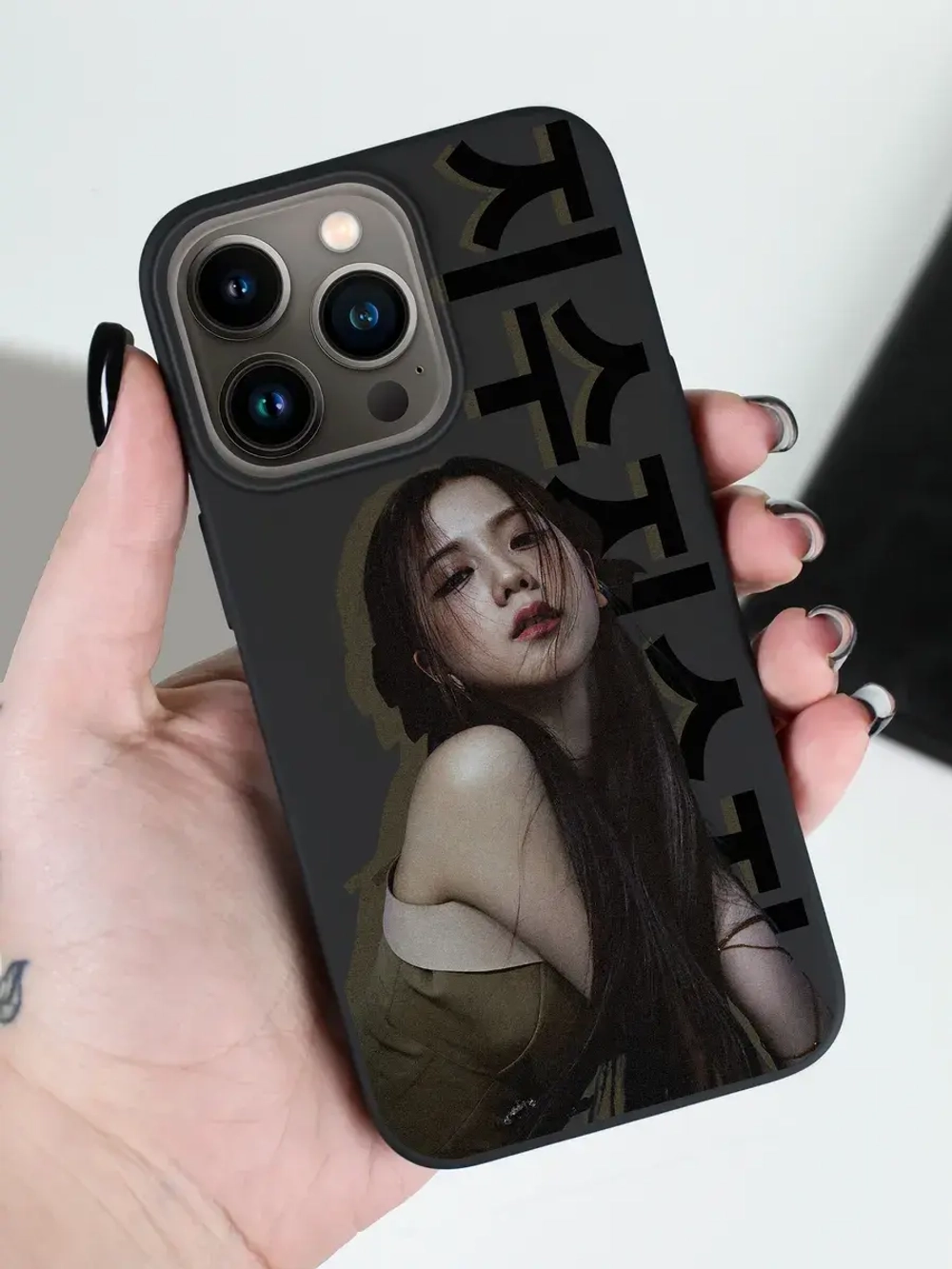 Чехол на iPhone 16 Pro