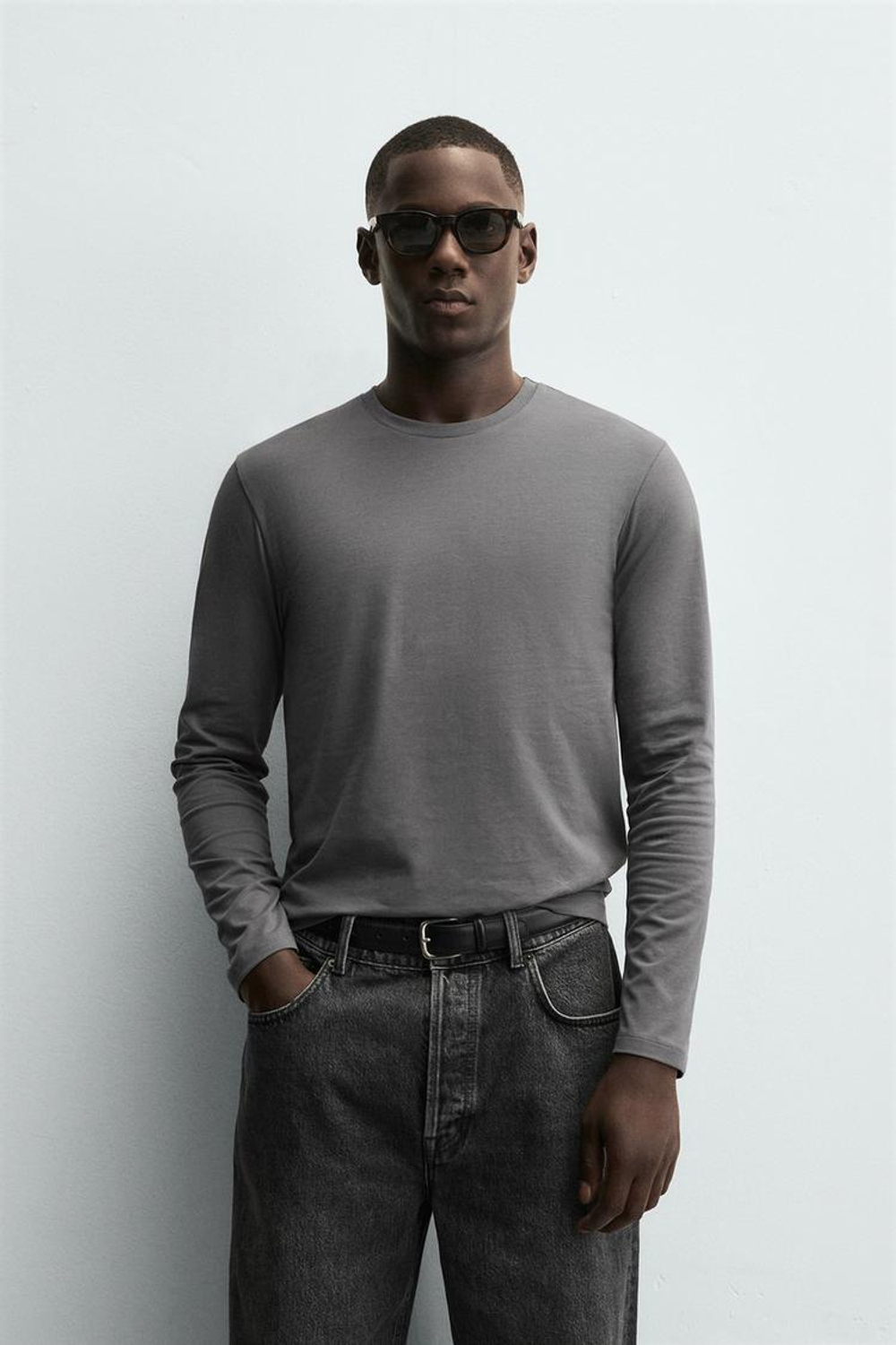 ZARA БАЗОВАЯ ФУТБОЛКА SLIM FIT, СЕРЫЙ