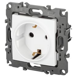 Розетка ЭРА Серия 12 12-2102-01М 2P+E Schuko со шторками 16А-250В белый матовый | Эра 12