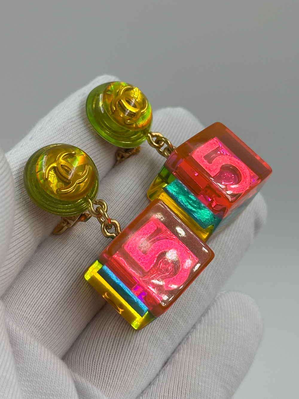 Клипсы из разноцветного пластика Chanel