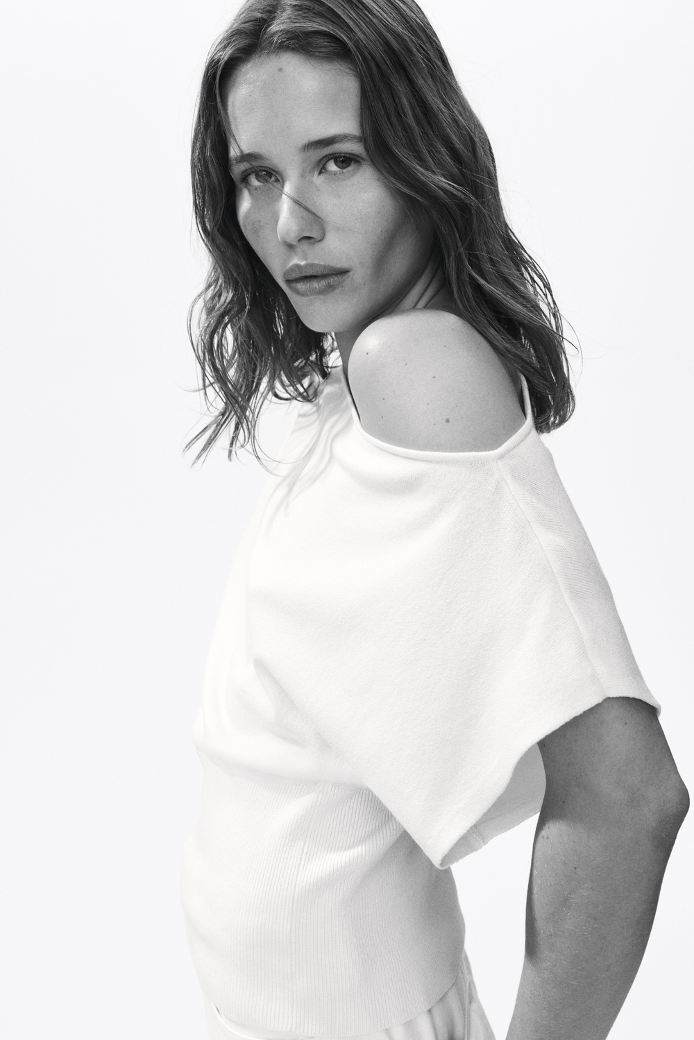 Тонкий трикотажный топ на одно плечо — Кремовый — H&M 1338432