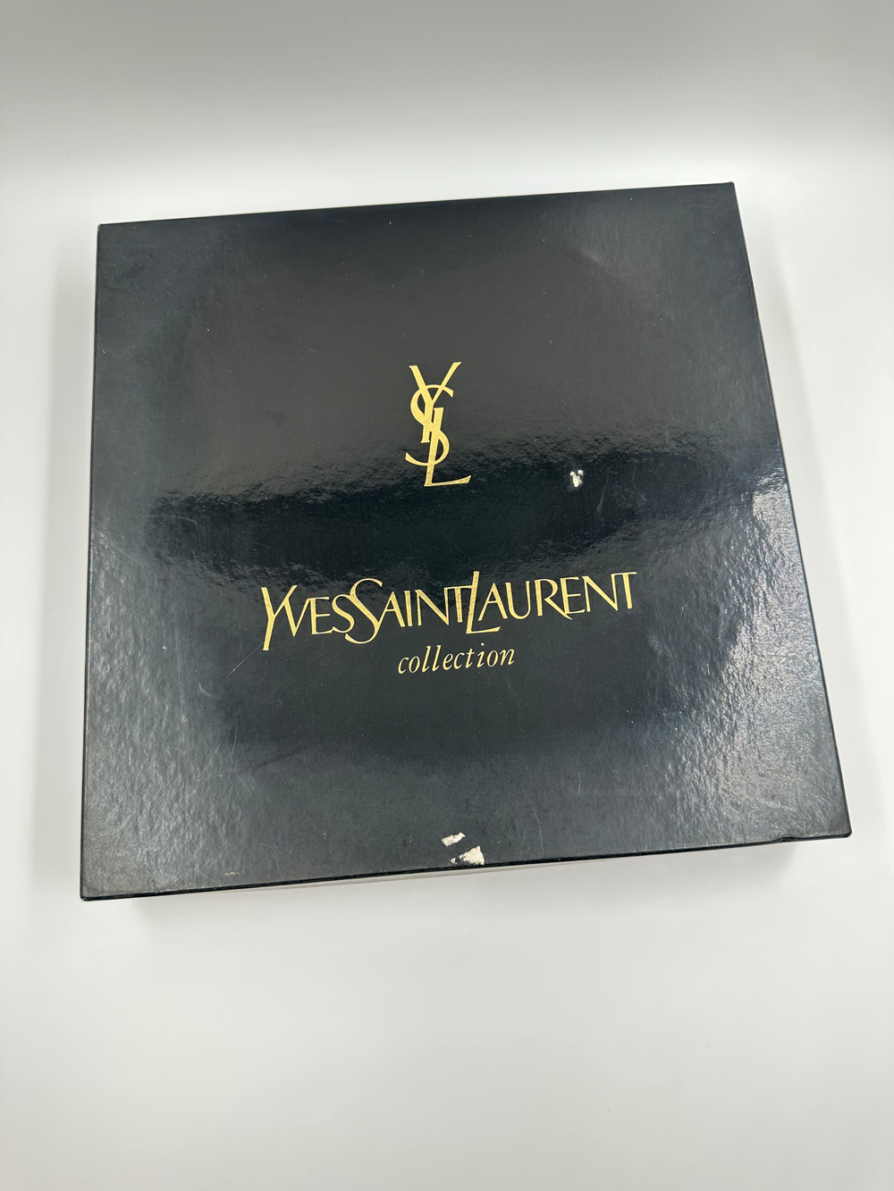 Блюдо с фиалками Yves Saint Laurent by Yamaka
