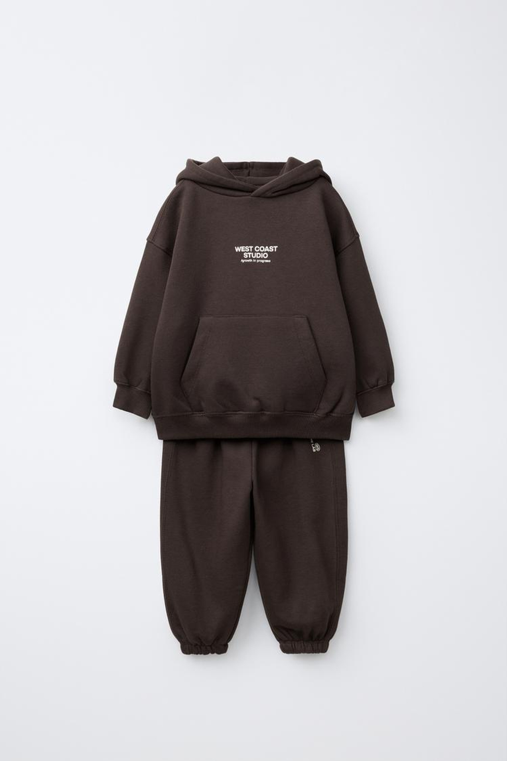 ZARA КОМПЛЕКТ ИЗ ХУДИ И БРЮК-ДЖОГГЕРОВ С НАДПИСЯМИ, КОРИЧНЕВЫЙ