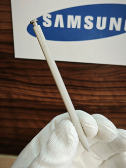 Стилус ОРИГИНAЛ для Samsung S25 Ultra S938B / S-PEN ( электронное перо ) Цвет: Чёрный Титан / Titanium Black / Серый Титан / Titanium Gray
