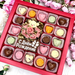 Шоколадный набор "С Днём Рождения": Мишка с розами, шоколадка-надпись и 19 конфет ручной работы