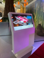 Сенсорный киоск Aura 32"