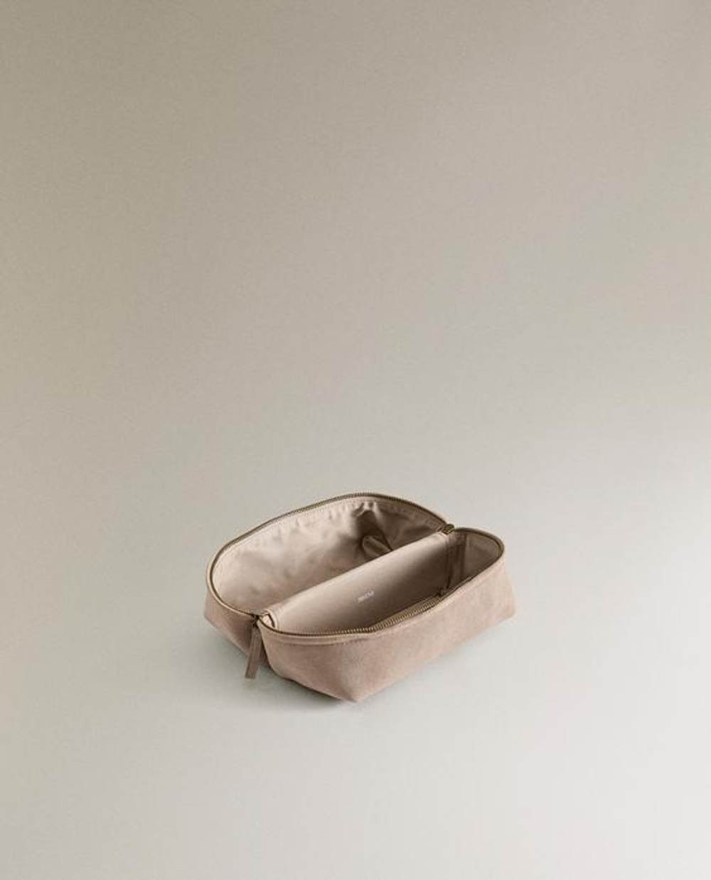 ZARA HOME КОСМЕТИЧКА СРЕДНЕГО РАЗМЕРА ИЗ РАЗДЕЛЕННОЙ КОЖИ, ЭКРЮ