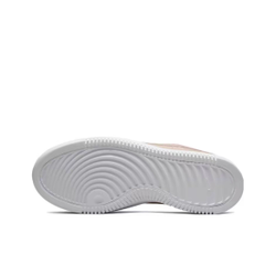 alt="Увеличенная подошва и перфорация на носке Nike Court Vision Alta Pink Oxford"