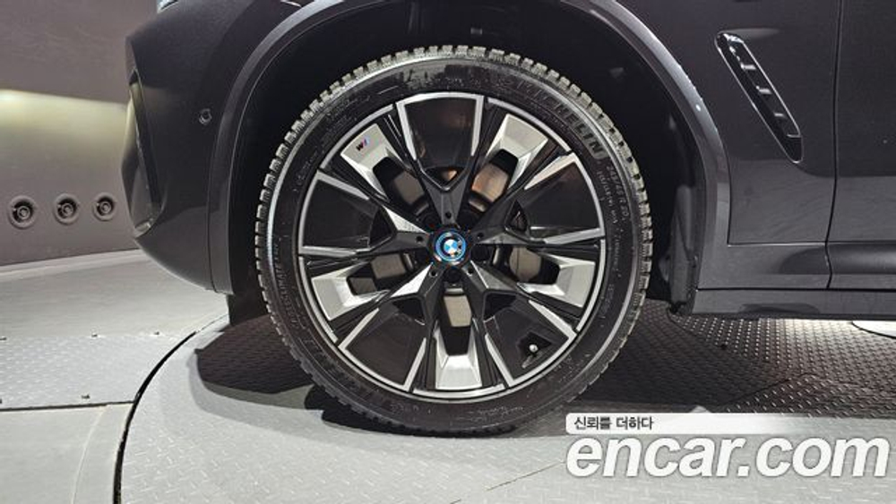 BMW iX3 M Sports — 2023