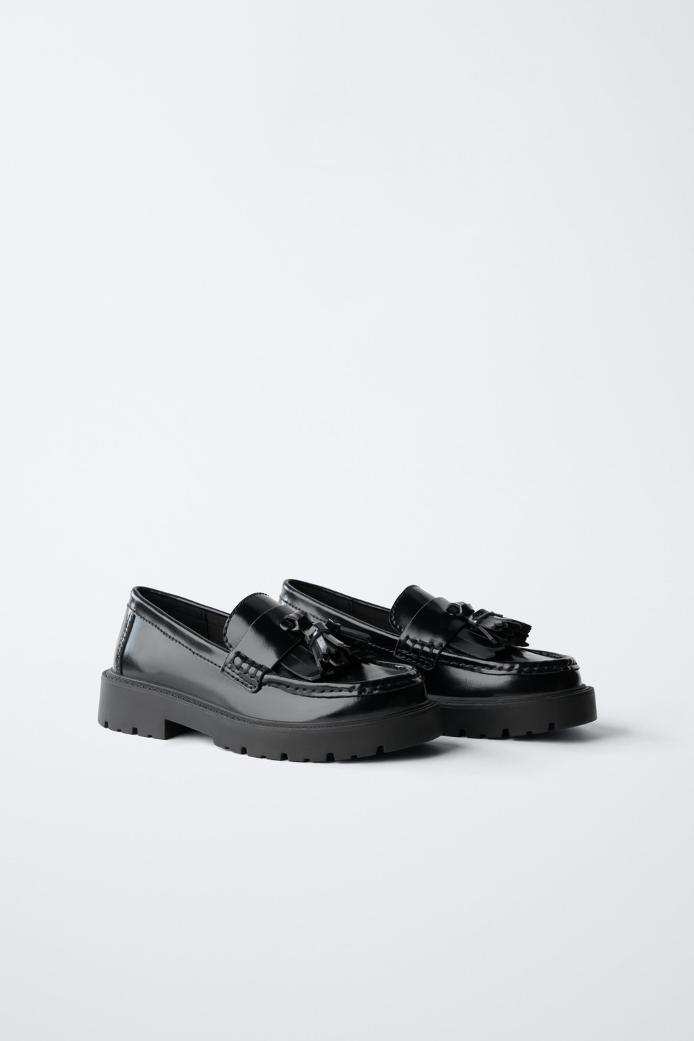 ZARA ЛОФЕРЫ С КИСТОЧКАМИ, ЧЕРНЫЙ