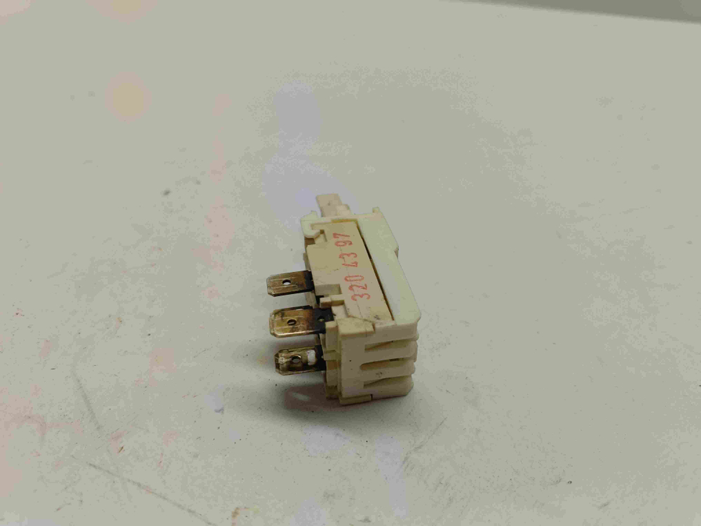 A600X кт266 Кнопка 4 контакта для стиральной машины Ardo 3204397 б/у