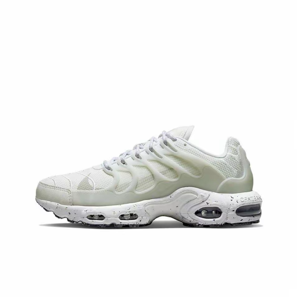alt="Nike Air Max Terrascape Plus White Pure Platinum DQ3977-100 белые с серыми вставками вид сбоку на белом фоне"