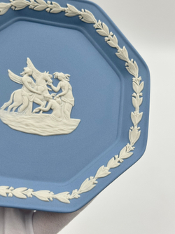 Тарелка декоративная Wedgwood голубая