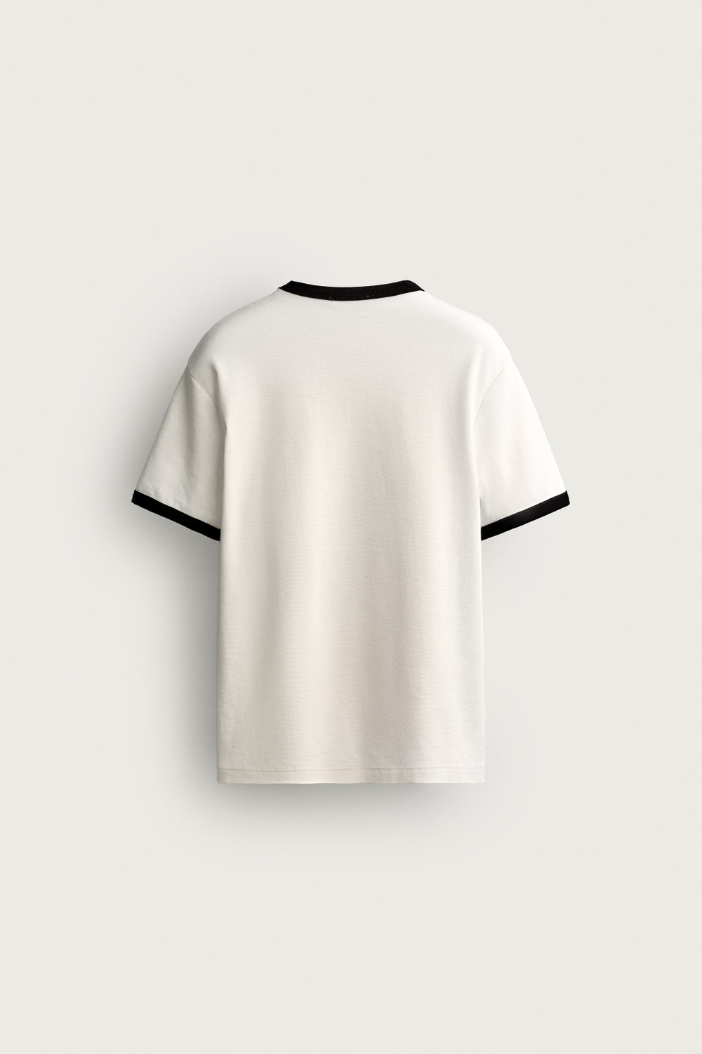 БАЗОВАЯ ФУТБОЛКА В РУБЧИК С КОНТРАСТНЫМИ ДЕТАЛЯМИ — ZARA