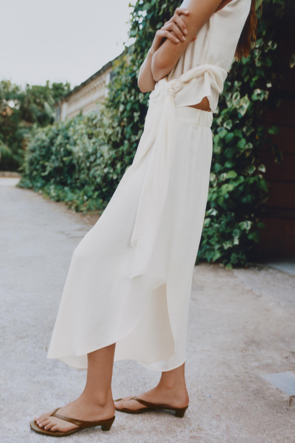 ЛЕГКИЕ БРЮКИ С РАЗРЕЗАМИ — ZARA