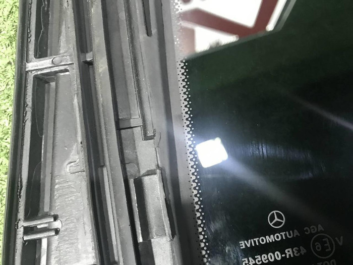 Форточка двери задняя левая Mercedes GL GLS X166 (2012-2019)