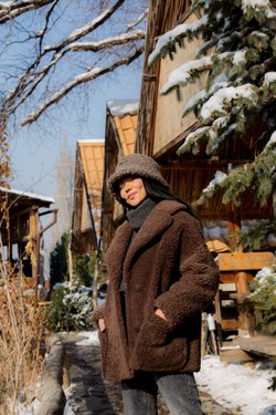 Женская коричневая шуба