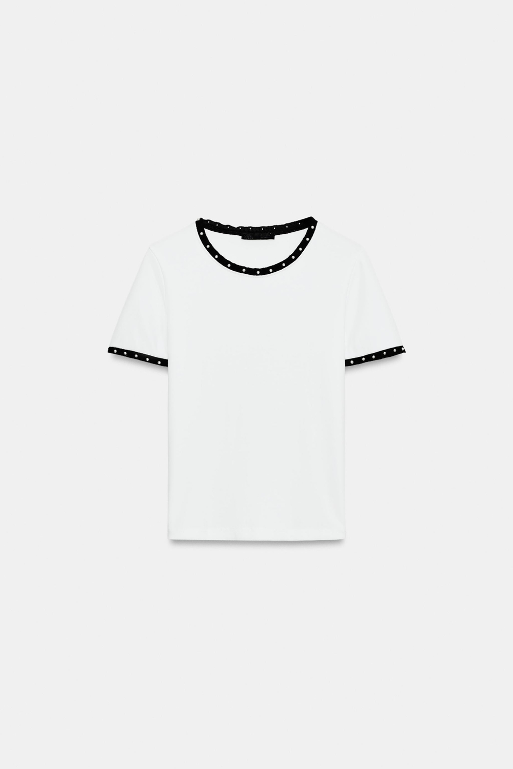 ФУТБОЛКА С КОНТРАСТНЫМИ ЖЕМЧУЖИНАМИ — ZARA