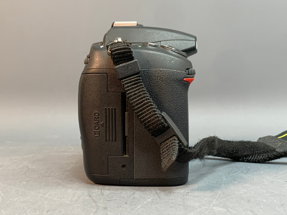 Nikon D7000 kit 18-55mm 3.5-5.6G VR 2.100 кадров