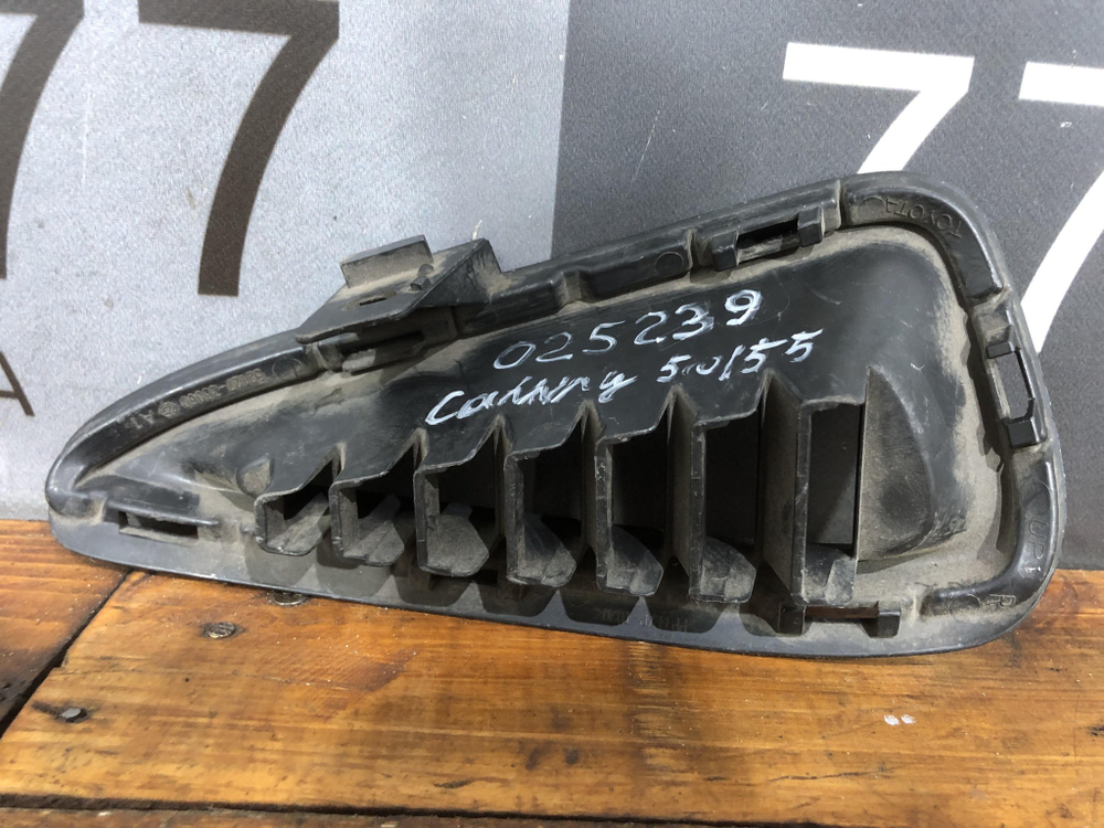 Решетка переднего бампера Toyota Camry (XV50) 14-18 Б/У Оригинал 5212733060