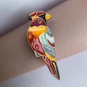 Брошь Кардинал