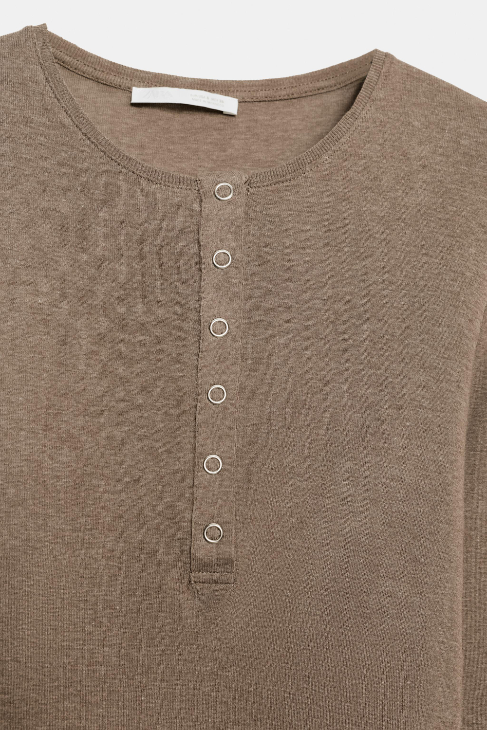 ФУТБОЛКА С ВОРОТНИКОМ НА ПУГОВИЦАХ — ZARA
