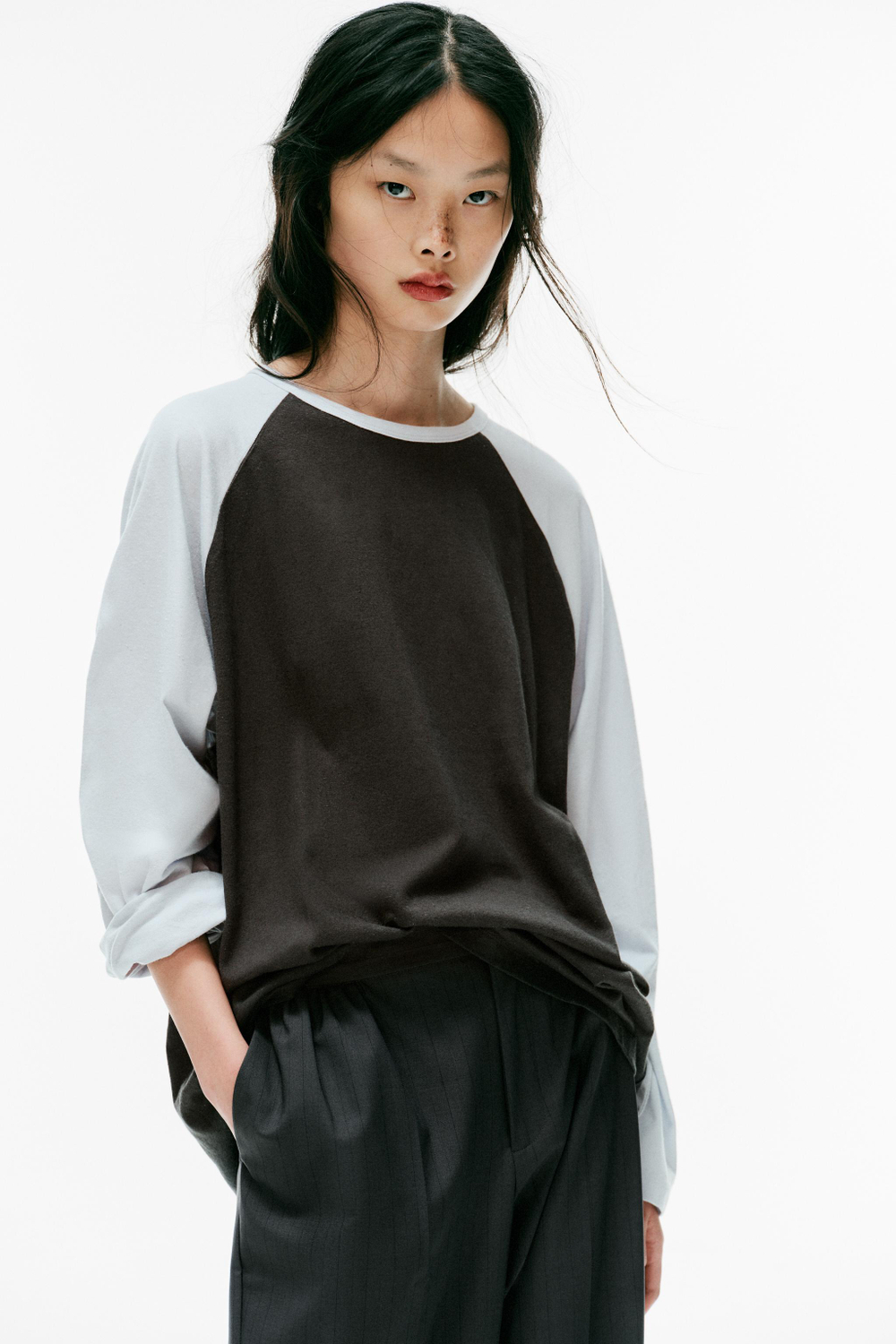 КОМБИНИРОВАННАЯ ФУТБОЛКА С РУКАВАМИ РЕГЛАН — ZARA