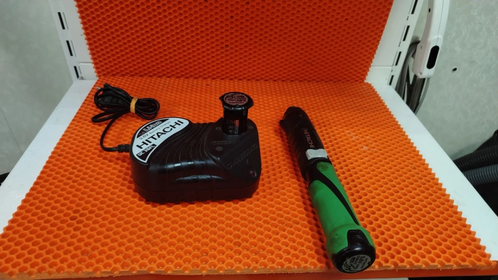 Аккумуляторная отвертка Hitachi DB3DL2