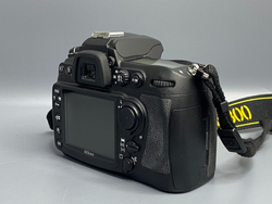 Nikon D300 — 17 000 кадров