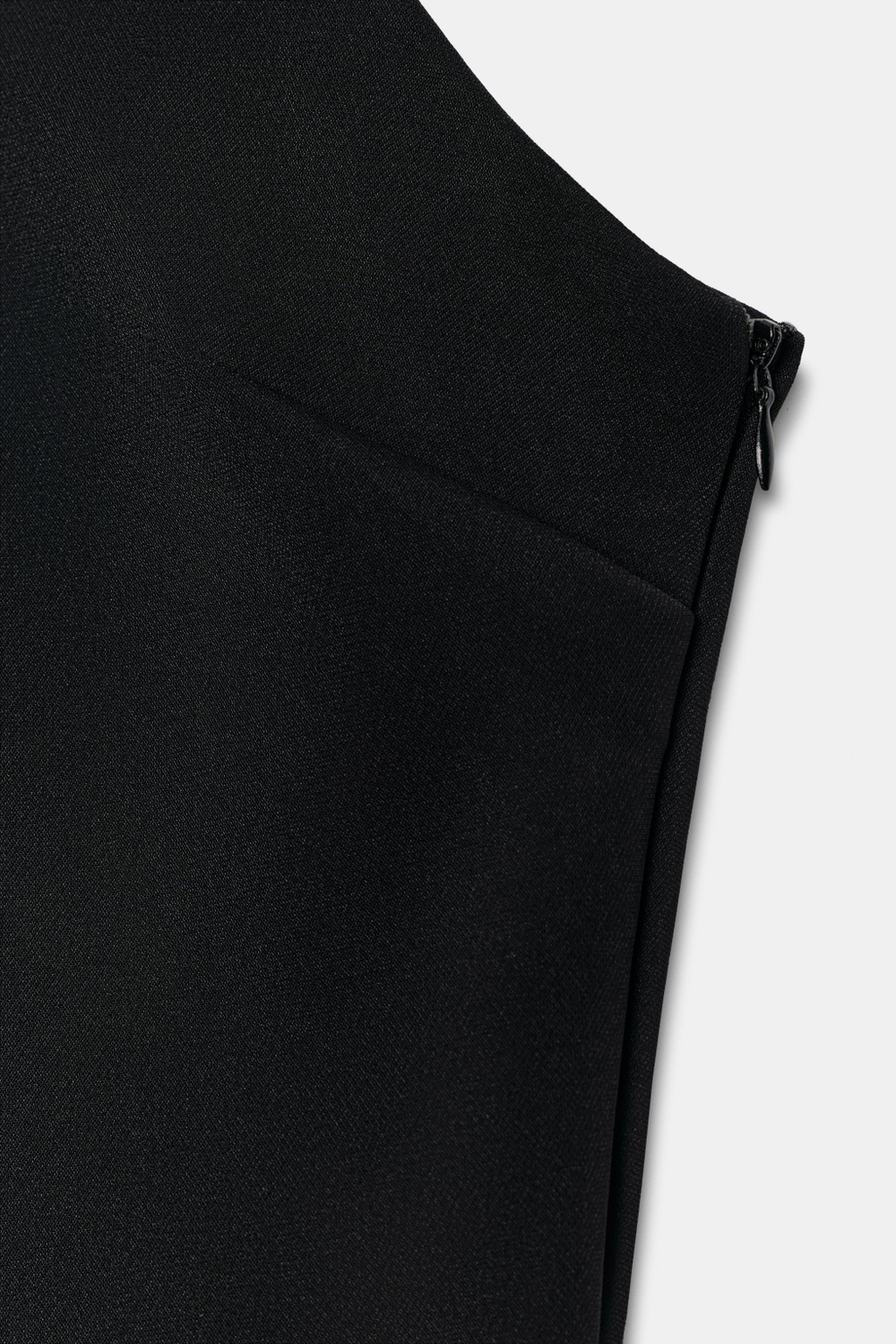 КОРОТКОЕ ПЛАТЬЕ С ВЫРЕЗОМ НА СПИНЕ — ZARA