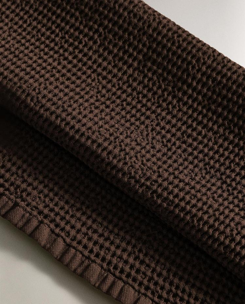 ZARA HOME БАННОЕ ПОЛОТЕНЦЕ С ВАФЕЛЬНЫМ УЗОРОМ, КОРИЧНЕВЫЙ