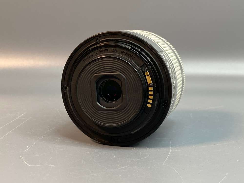 Canon 250D Kit 18-55mm STM 16.000 кадров