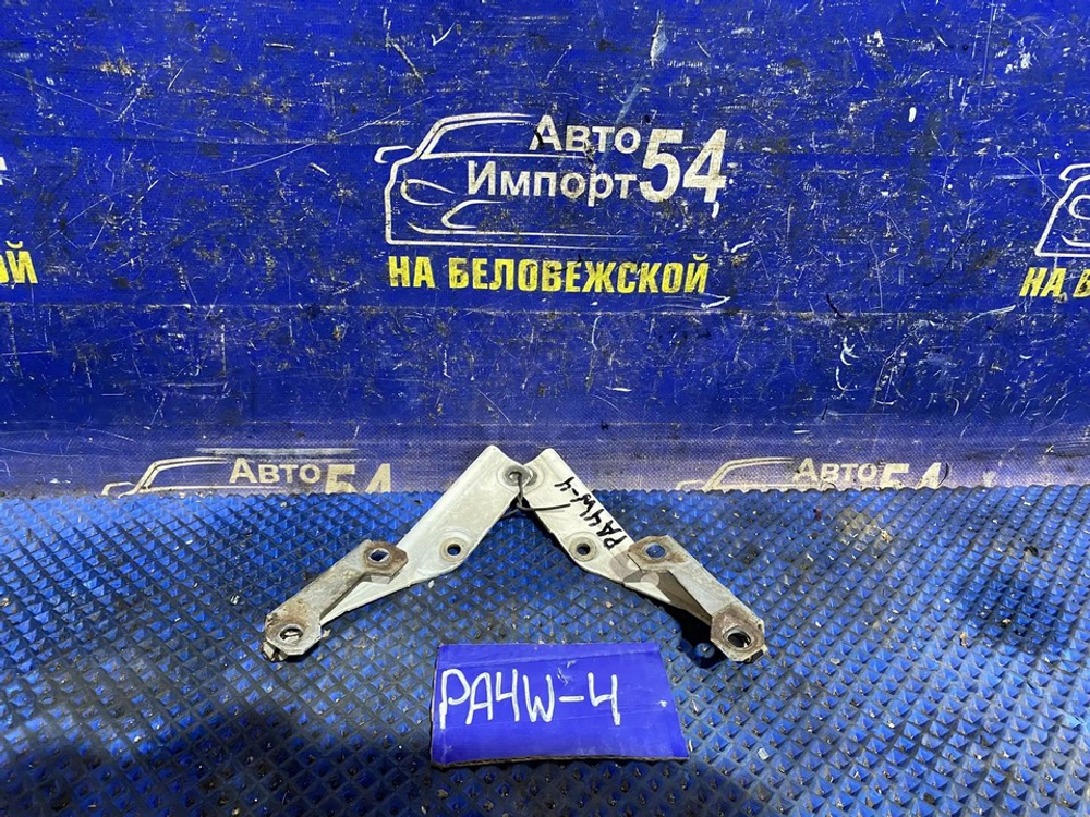 Петля капота правая MITSUBISHI DELICA 1994-1996