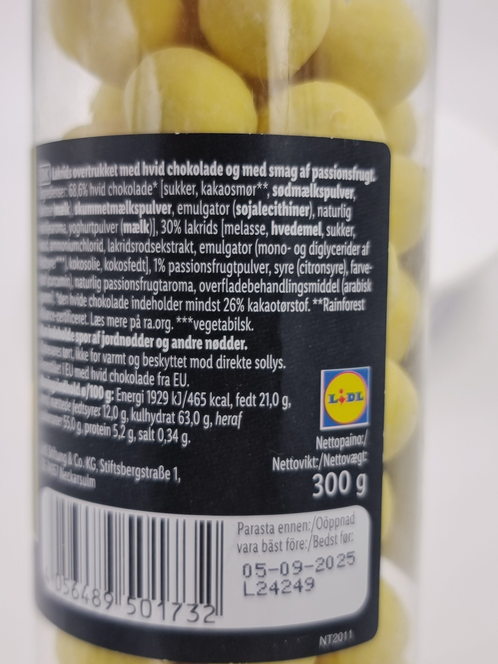 Лакрица в белом шоколаде Delux со вкусом маракуйи, 300 г (Германия)