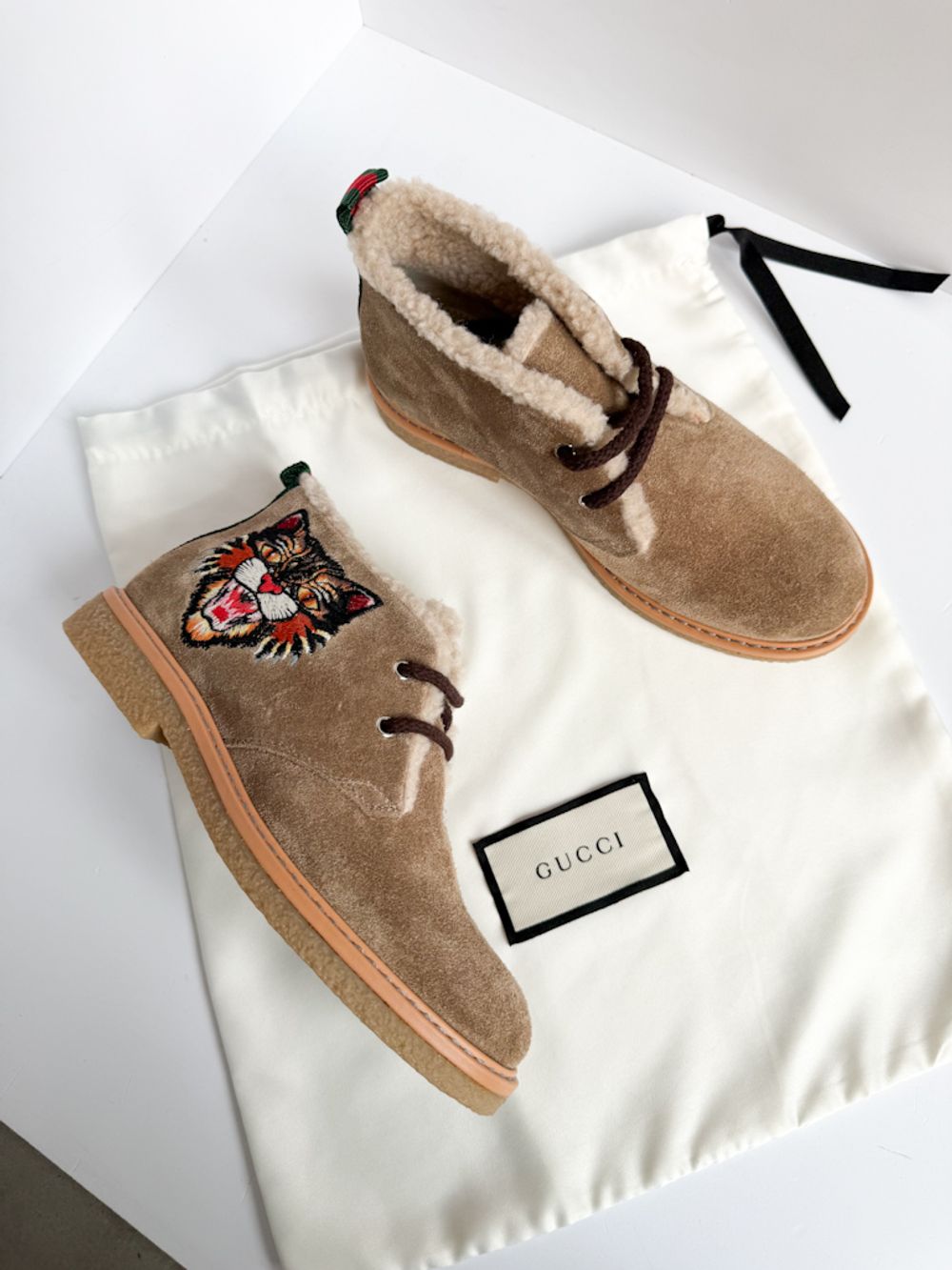 Новые замшевые ботинки Gucci, 30