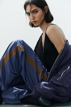 ZARA ТЕХНИЧНЫЕ БРЮКИ С ЛАМПАСАМИ, СИНИЙ