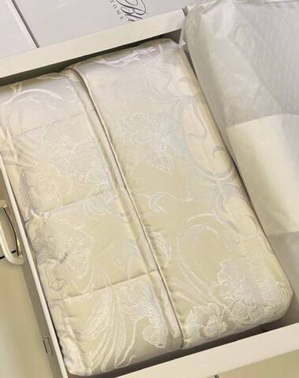 Покрывало 270х270 Blumarine Lapis Perla молочно-белое