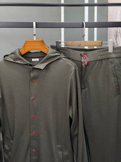 Кашемировый костюм Kiton